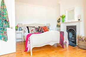 Beautiful 5 Bedroom Regency House / Pets Welcome