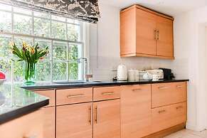 Beautiful 5 Bedroom Regency House / Pets Welcome