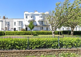 Beautiful 5 Bedroom Regency House / Pets Welcome
