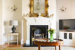 Beautiful 5 Bedroom Regency House / Pets Welcome