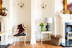 Beautiful 5 Bedroom Regency House / Pets Welcome