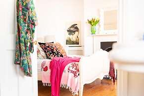 Beautiful 5 Bedroom Regency House / Pets Welcome