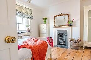 Beautiful 5 Bedroom Regency House / Pets Welcome