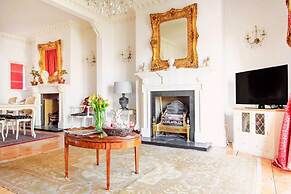 Beautiful 5 Bedroom Regency House / Pets Welcome