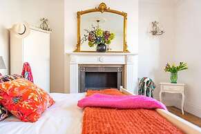 Beautiful 5 Bedroom Regency House / Pets Welcome