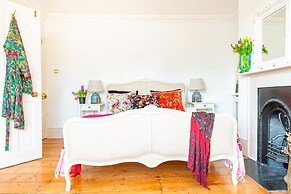 Beautiful 5 Bedroom Regency House / Pets Welcome