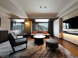 EXECUTIVE SUITE SUIREI