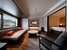 EXECUTIVE SUITE SUIREI