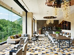 EXECUTIVE SUITE SUIREI