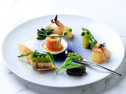 EXECUTIVE SUITE SUIREI