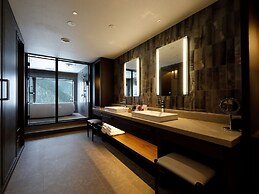 EXECUTIVE SUITE SUIREI