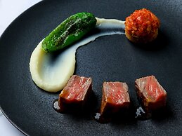 EXECUTIVE SUITE SUIREI