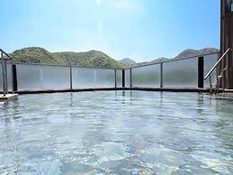 EXECUTIVE SUITE SUIREI