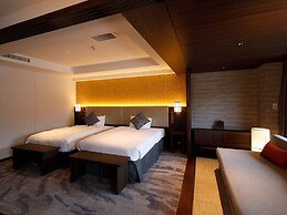 EXECUTIVE SUITE SUIREI