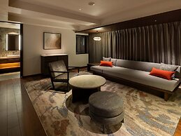 EXECUTIVE SUITE SUIREI