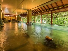 EXECUTIVE SUITE SUIREI