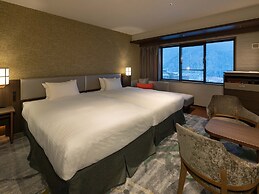 EXECUTIVE SUITE SUIREI