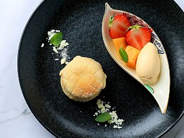 EXECUTIVE SUITE SUIREI