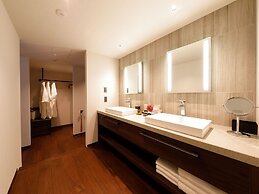 EXECUTIVE SUITE SUIREI