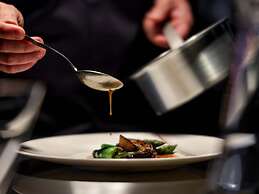 EXECUTIVE SUITE SUIREI