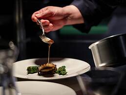 EXECUTIVE SUITE SUIREI