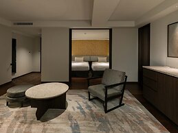 EXECUTIVE SUITE SUIREI