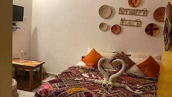 Goroomgo Blue Eye Hostel Jaisalmer