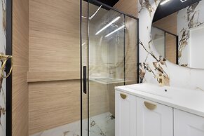 Apartment With Parking by Renters