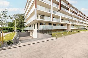 Apartment With Parking by Renters