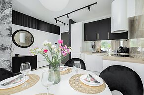 Apartment With Parking by Renters