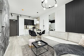Apartment With Parking by Renters