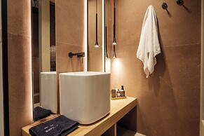 Exceptional Acropolis Suite by Cloudkeys