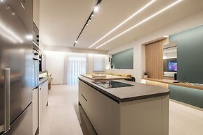 Exceptional Acropolis Suite by Cloudkeys