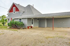Erie Farmhouse w/ Fire Pit + Grill: Pets Welcome!