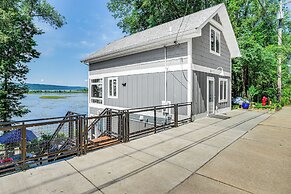 Maiden Rock Cottage w/ Fire Pit & Lake Pepin Views