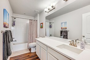 15 Mi to Boulder: Spacious Family Home in Erie