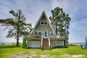 Cabin on Albemarle Sound w/ Dock & 2 Kayaks