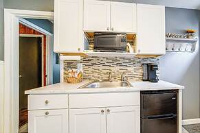 Charming Geneva Vacation Rental ~ 5 Mi to Lake!