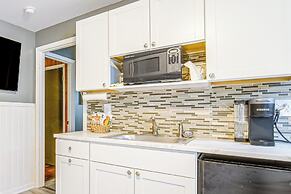 Charming Geneva Vacation Rental ~ 5 Mi to Lake!