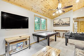 Lake Access & Hot Tub: Forest-view Poconos Cabin