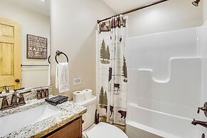 Lake Access & Hot Tub: Forest-view Poconos Cabin