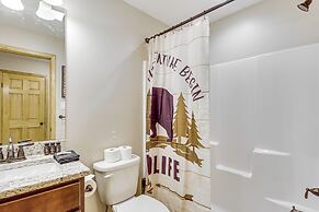 Lake Access & Hot Tub: Forest-view Poconos Cabin