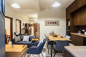 Jeannette s Seaside Getaway - Kalamata Urban Gem