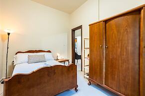 Jeannette s Seaside Getaway - Kalamata Urban Gem