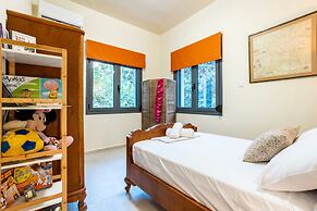 Jeannette s Seaside Getaway - Kalamata Urban Gem