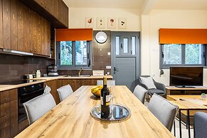 Jeannette s Seaside Getaway - Kalamata Urban Gem