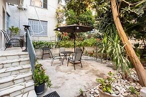 Jeannette s Seaside Getaway - Kalamata Urban Gem