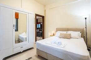 Jeannette s Seaside Getaway - Kalamata Urban Gem