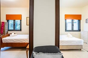 Jeannette s Seaside Getaway - Kalamata Urban Gem