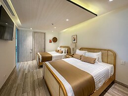 3BR Ground Floor Condo With Direct Pool Access